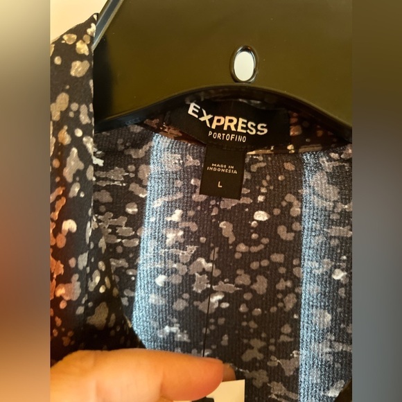 NWT Express Button-up Blouse In Black Multi size L - Picture 4 of 10